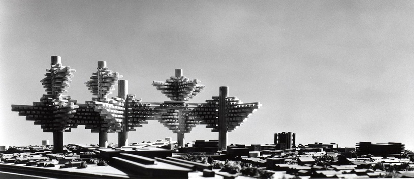 «Город в воздухе» Арата Исодзаки, 1962 г.